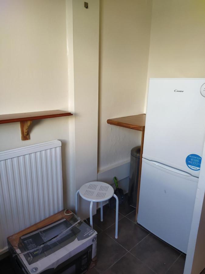 אדינבורו Self Catering 2 Bedroom Flat, Frequent Buses, 1-Minute Walk To Bus Stop, 20 Minutes To City Center מראה חיצוני תמונה