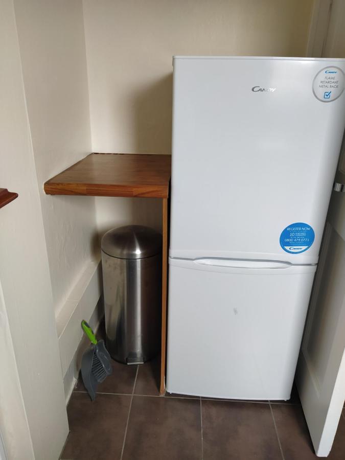 אדינבורו Self Catering 2 Bedroom Flat, Frequent Buses, 1-Minute Walk To Bus Stop, 20 Minutes To City Center מראה חיצוני תמונה