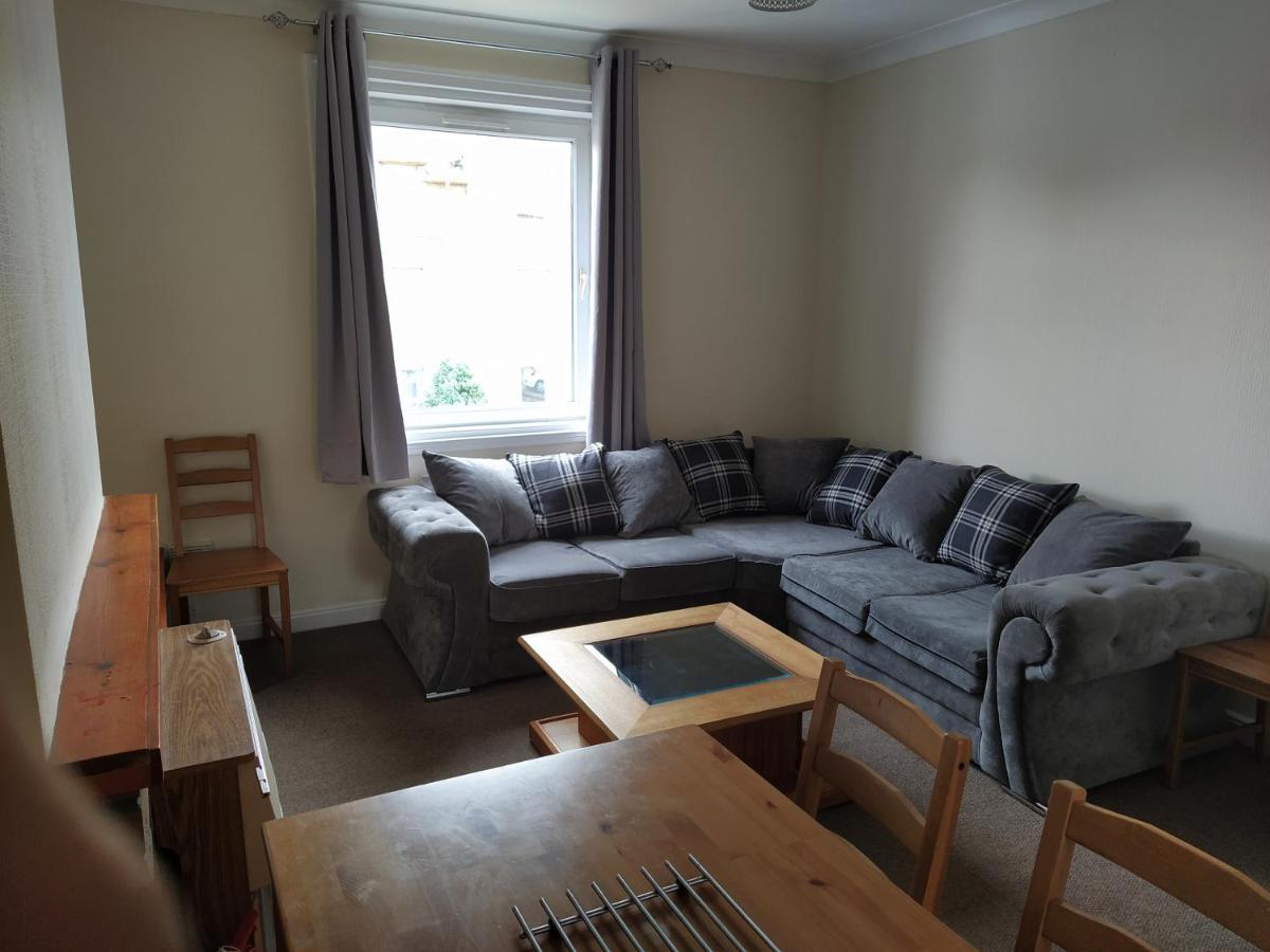 אדינבורו Self Catering 2 Bedroom Flat, Frequent Buses, 1-Minute Walk To Bus Stop, 20 Minutes To City Center מראה חיצוני תמונה